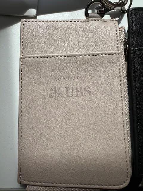 UBS: Blindprägung auf Leder